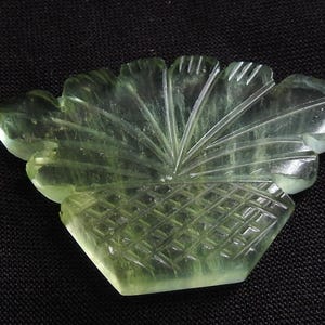 Cabochão esculpido em fluorita verde 50X31X6 MM aproximadamente formato extravagante pedra preciosa feita à mão para fazer joias pedra natural MSG-C-3