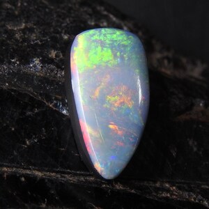 Cabochon ovale liscio multifuoco a forma di doppietto di opale australiano 16X8X4MM MS