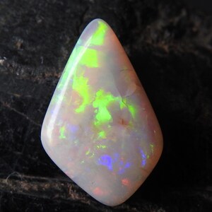 Opale australiano Multi Fire Smooth Fancy Shape Cabochon/18X11X5MM Circa/Per la creazione di gioielli/Pietra naturale/Pietra preziosa sciolta/MS