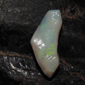 Australischer Opal Roh Doublet Multi Fire Druzy/24X11X6 MM/Loser Rohstein/Nuggets/Zur Schmuckherstellung/Großhändler/Zubehör/100% Natur (MS)