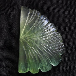 Cabochão esculpido em fluorita verde 44X26X8 MM aproximadamente formato extravagante pedra preciosa feita à mão para fazer joias pedra natural MSG-C-3
