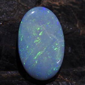 Opale australiano doppietto liscio multi fuoco forma ovale cabochon/15X9X5MM/MS