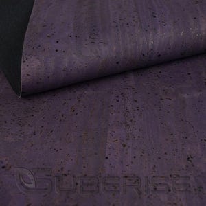 SUBERISE Cuero de corcho Berenjena 50 x 70 cm: un tejido de corcho ecológico de Portugal, perfecto para coser bolsos y manualidades de bricolaje.