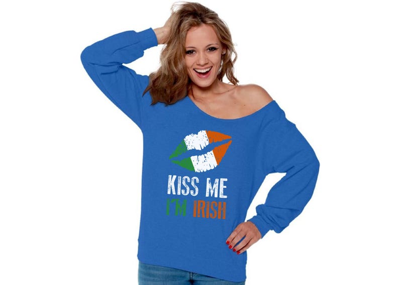 Kiss Me I/'m Irish Off Shoulder Sweatshirt Cute Irish Flag Lips Slouchy Oversized Sweater for Women Funny Drunk St Patrick/'s Day Gifts