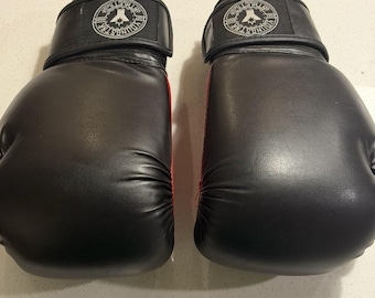 Luvas de boxe Youngstar pretas de 8 oz da Combat Corner, tamanho 8.