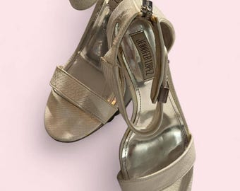 Jennifer Lopez Ivory Textured Ankle Strap High Heels size 9