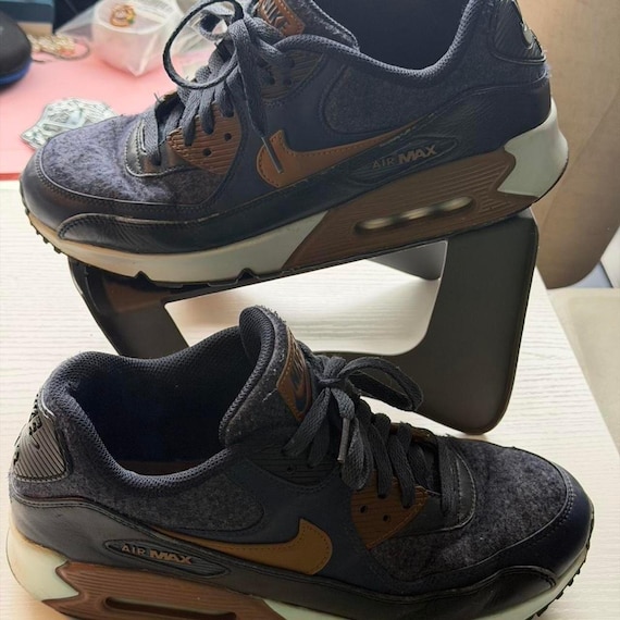 Nike Air Max Men's Sneakers Size 9.5 Black and Brown