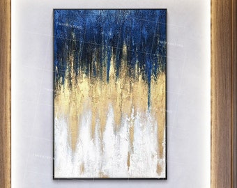 Groot marineblauw abstract schilderij: bladgoudtextuur, minimalistische ingelijste canvaskunst