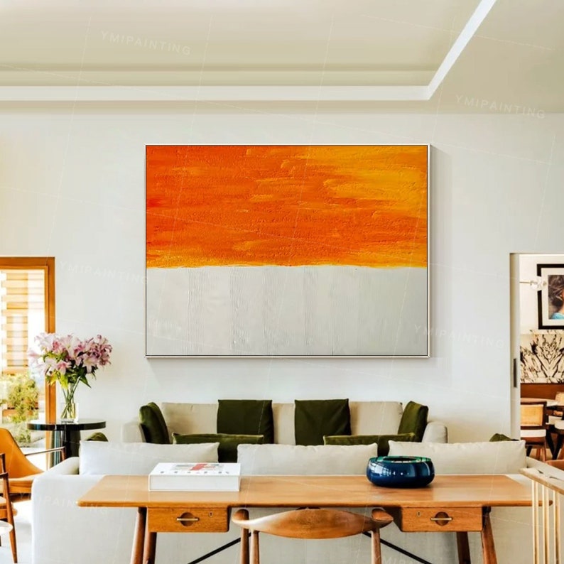 Puede incluir: Pintura abstracta con una divisi&oacute;n horizontal de naranja y blanco. La mitad superior es de un naranja brillante con pinceladas, y la mitad inferior es de un blanco m&aacute;s claro con una superficie texturizada.
