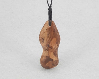 wood pendant //wood necklace //necklaces //Pendants // wood jewelry // olive wood necklace
