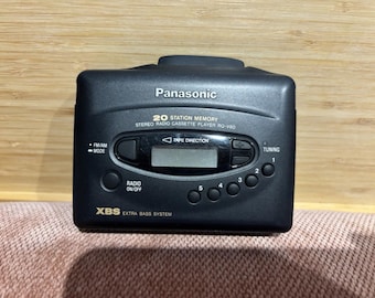 Lettore di cassette stereo Panasonic RQ-V80 con radio e memoria per 20 stazioni - Funzionante