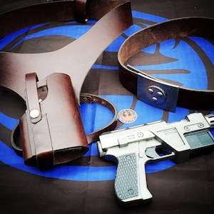 Rebel belt and holster (Rose Tico version) Glie 44 blaster in option