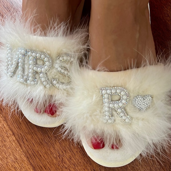 Bridesmaid Pearls Slippers Set | Custom Bridesmaid Gifts |Pearl Fluffy Slippers | Bridal Shower Gift | Bachelorette Party Gifts