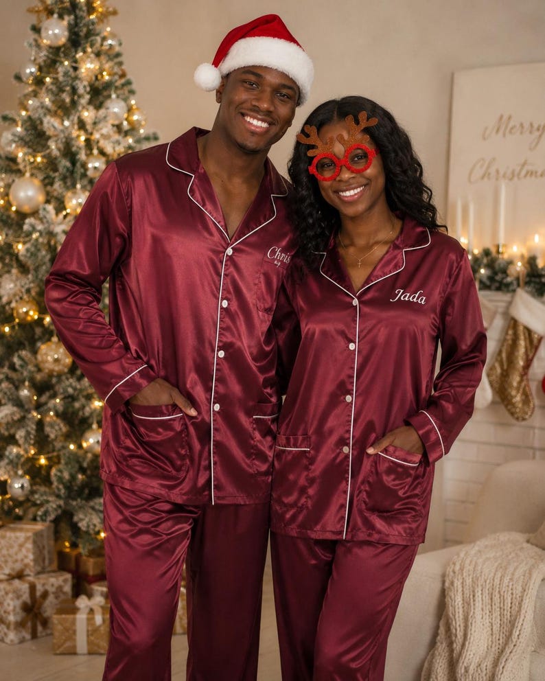 Matching Family Christmas Pajamas – Custom Name Satin PJs | Personalized Holiday Sleepwear for Mom, Dad & Kids | Xmas Gift Set Bild 4