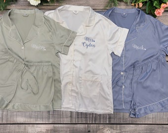 Customized Pajamas for Wedding / Pyjama Set for Bridal Party /Bachelorette Pajamas/ Bridesmaid Gifts /Bridal Gifts ?Bridesmaid Pajamas