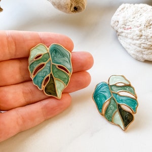 Boucles d'oreilles feuille de Monstera, boucles d'oreilles tendance, cadeau pour maman, cadeau maman, boucles d'oreilles, boucles d'oreilles tendance, boucles d'oreilles uniques, cadeau pour fille image 1