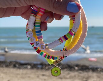 Braccialetti con perline Heishi elastiche da 4 mm, braccialetto di perle di vetro, gioielli Heishi arcobaleno, gioielli Boho colorati / HBB402 - Italia