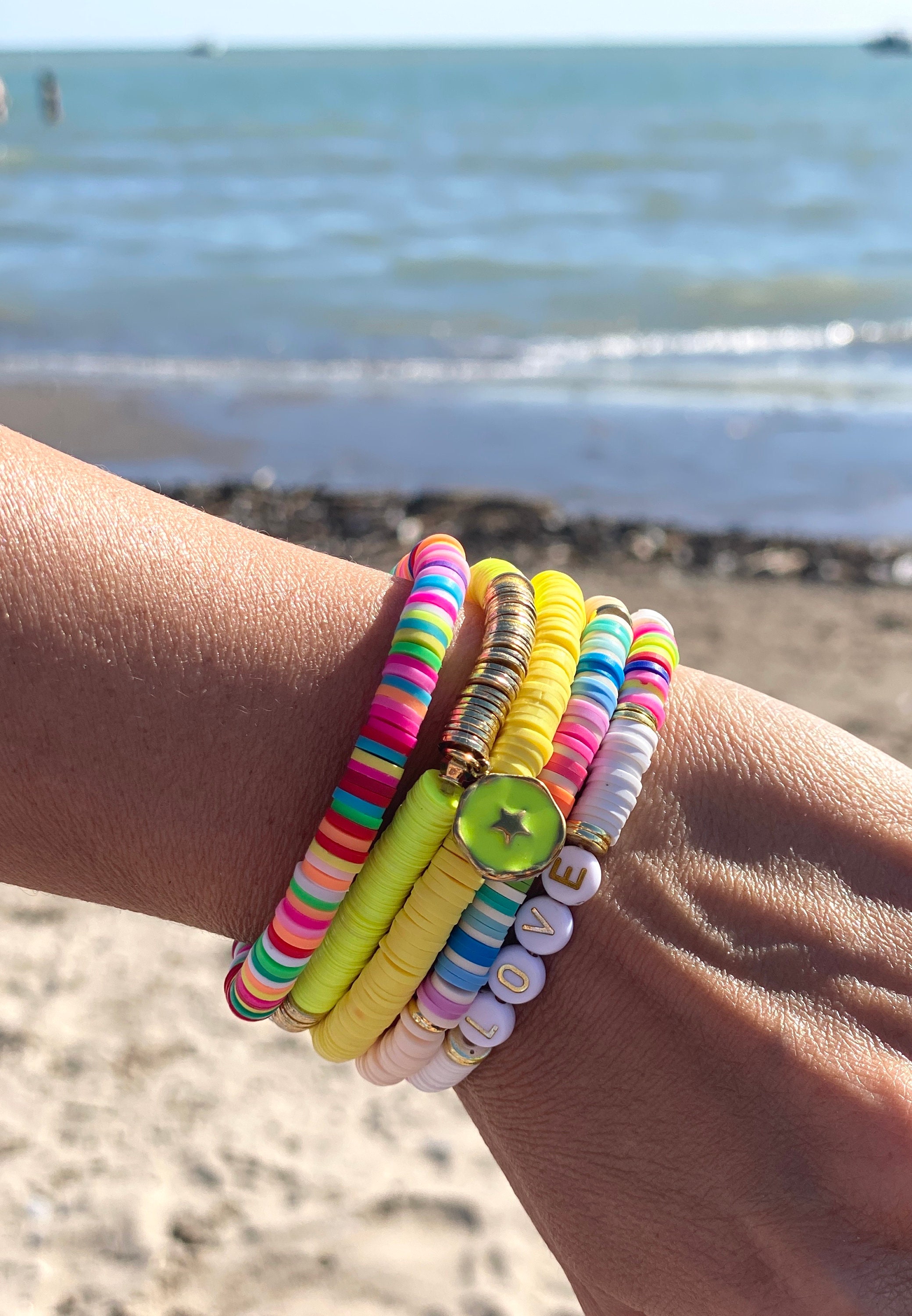 Sparkeads Heishi - 6 braccialetti con perline da donna in argilla polimerica, elastici, braccialetti da surfista, colori misti, impilabili, stile boho, estivo, da spiaggia, diametro interno 8,5 cm