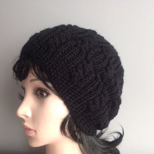Womens Slouchy Beanie, Hand Knit Beanie, zwarte vrouwen gebreide muts, vrouwen gebreide muts, winter gebreide accessoires, cadeau voor moeder, cadeau voor meisje