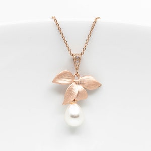 Rose gold flower necklace, rose gold plated pearl necklace, bridal jewelry, wedding jewelry, bridesmaids
