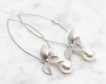 Earrings silver hanging // pearl earrings // bridal jewelry pearls // wedding jewelry