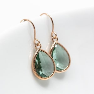 Rose gold earrings in erinite green, drop earrings in rose gold, crystal, bridal earrings, wedding jewelry, bridesmaids, jewelry