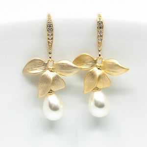 Earrings gold-plated flowers, earrings orchid, blossom, flower earrings, pearl earrings, simple bridal jewelry, wedding jewelry