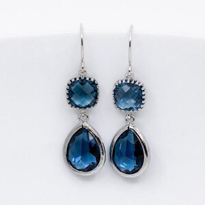 Blue earrings // Dark blue earrings // Silver blue earrings // Dark blue earrings // Earrings with blue stones