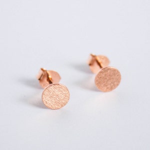 Ohrringe Rosegold Plättchen // Ohrstecker 6mm matt gebürstet Bild 3