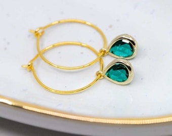 Gold-plated green hoop earrings // Green earrings // green hoop earrings // small hoop earrings in green // hoop earrings with pendant