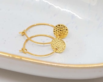 Boucles D'oreilles Créoles En Plaqué Or - Pendentif Disque Martelé Avec Zircon - Marque Tata Gisèle