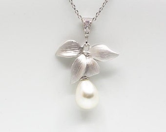 Silver necklace // Bridal jewelry, wedding jewelry