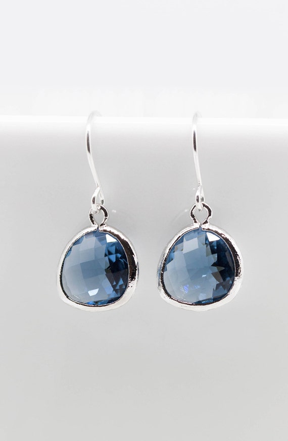 Ohrringe Blau Silber, blaue Hängeohrringe, Dunkelblaue Ohrringe, Ohrhänger silbern Kristall