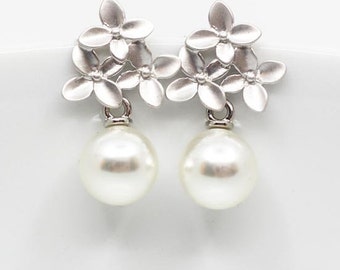 Earrings silver pearls, silver stud earrings flowers, bridal jewelry, bridal earrings, wedding jewelry, bridesmaids, jewelry