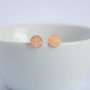 Ohrringe Rosegold Plättchen // Ohrstecker 6mm matt gebürstet Bild 7