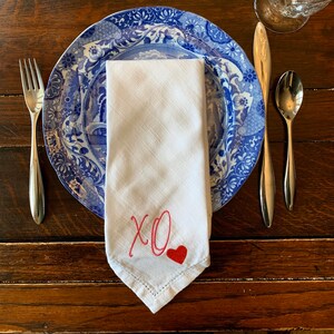 XO Valentine Dinner Napkin, Casual Valentine's Cloth Napkin image 1