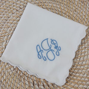 Lenço com monograma, lenço de algodão com monograma de três letras, lenço casual para casamento, lenço de algodão branco com bainha recortada