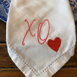 XO Valentine Dinner Napkin, Casual Valentine's Cloth Napkin image 2