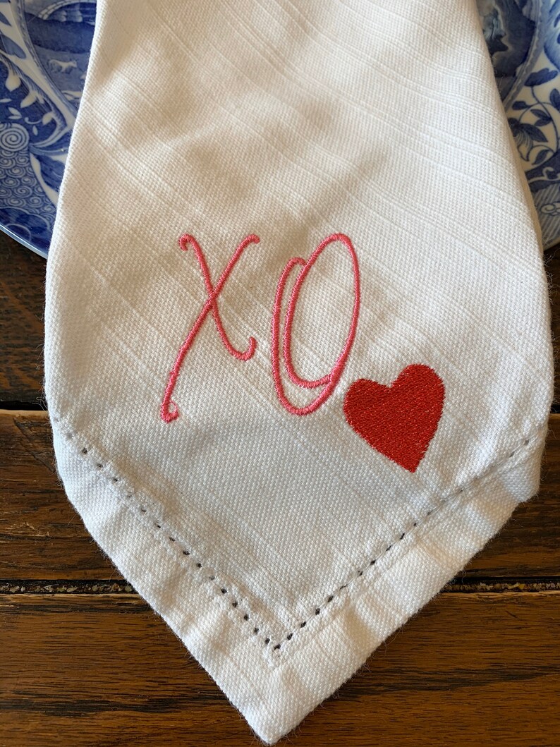 XO Valentine Dinner Napkin, Casual Valentine's Cloth Napkin image 2