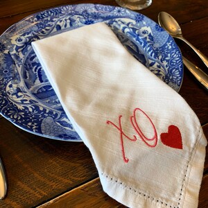 XO Valentine Dinner Napkin, Casual Valentine's Cloth Napkin image 3