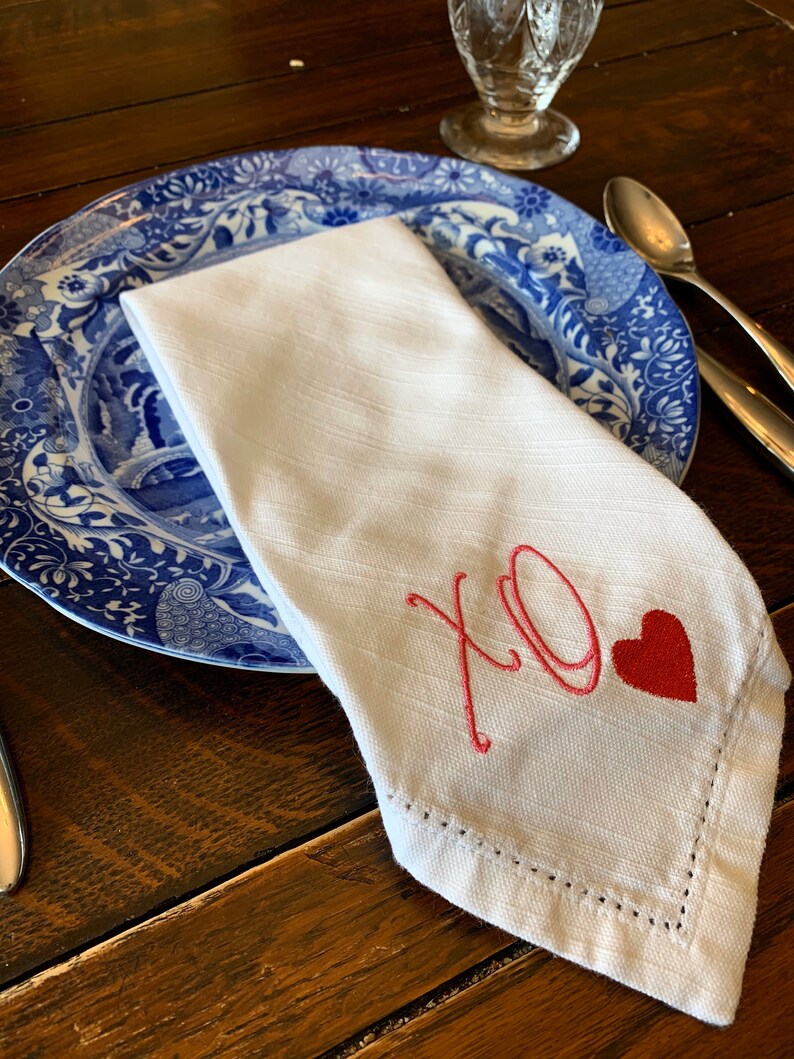 XO Valentine Dinner Napkin, Casual Valentine's Cloth Napkin image 3