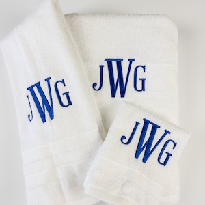 White Monogrammed Bath Towel Set, Monogrammed Towel Gift, Graduation Gift, Wedding Gift, Personalized Towel Set