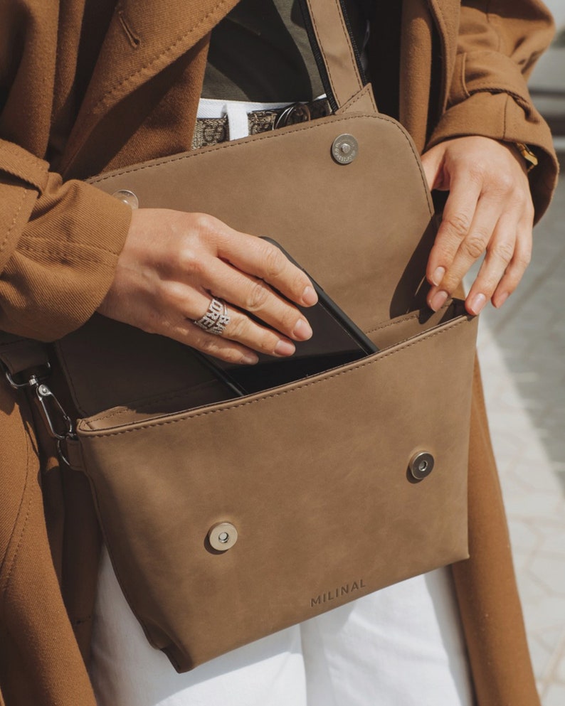 Sac à bandoulière en cuir écologique pour femme, sac en cuir écologique fait à la main, sac pour femme, sac fourre-tout en cuir végétalien, sac de maquillage image 5