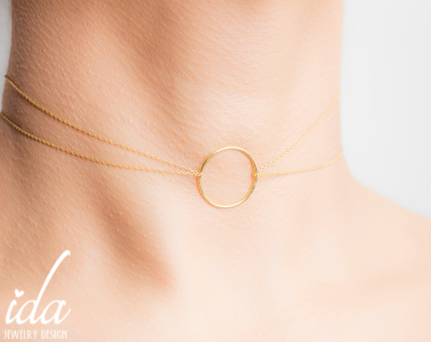 Gold choker deals with circles