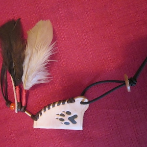 Longbow or Flat Bow String Keeper with feathers by Aponi