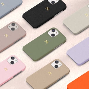 Étui en cuir personnalisé pour iPhone 15, étui de téléphone en cuir végétalien gravé monogramme galets, étui de téléphone gravure des initiales, étui pour iPhone 15 15 Pro image 1