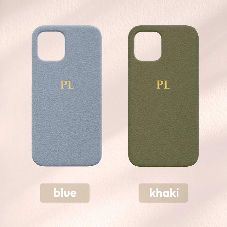 Personalisierte Lederhülle iPhone 13, Monogramm gravierte Kieselstein Handyhülle aus veganem Leder, Handyhülle Initialen Gravur, iPhone 13 Hülle 13 Pro Bild 2