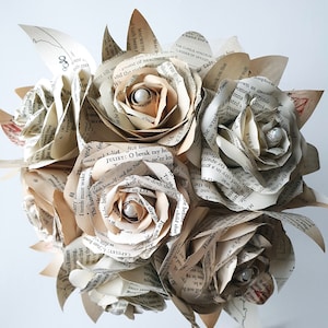 Book paper flowers bouquet CUSTOM ORDER, book page flowers, book themed wedding, book pages roses, recycled books, book vintage wedding deco