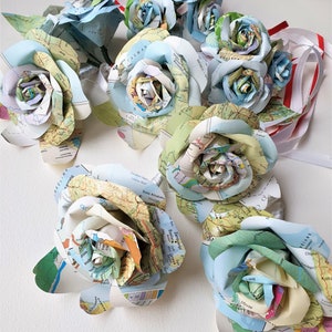 Thème de voyage boutonnière, cartes boutonnière, boutonnière de voyage, cartes boutonnière, thème de voyage mariage boutonnière, atlas, COULEURS PERSONNALISÉES
