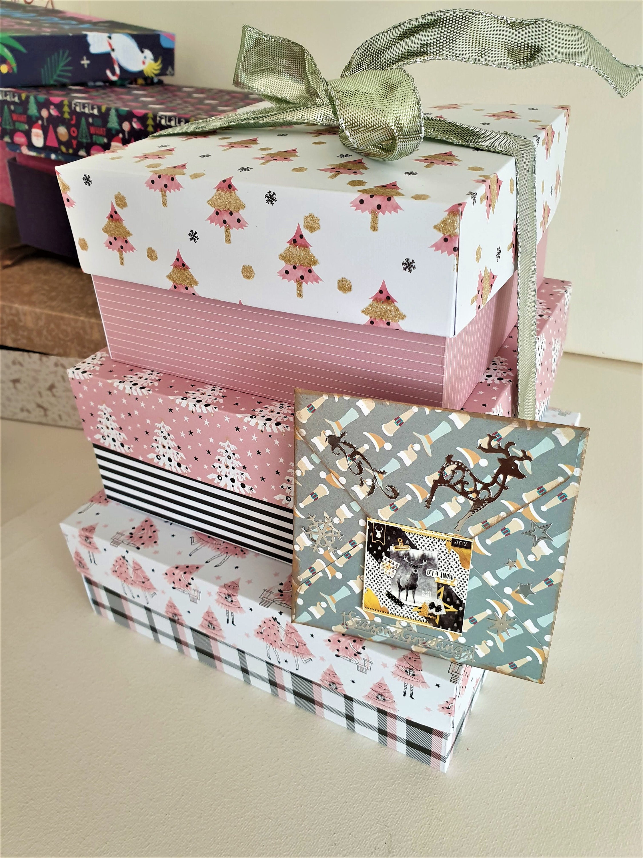 ミチビール贈答品3箱セット Amazon.com: Hallmark Medium Christmas Gift Boxes with Lids